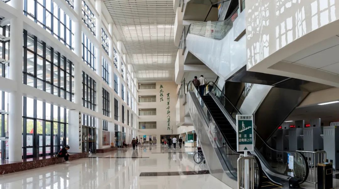 提高就醫(yī)流線效率的醫(yī)院建筑內(nèi)外交通系統(tǒng)是這樣設(shè)計(jì)的 提高就醫(yī)流線效率的醫(yī)院建筑內(nèi)外交通系統(tǒng)是這樣設(shè)計(jì)的